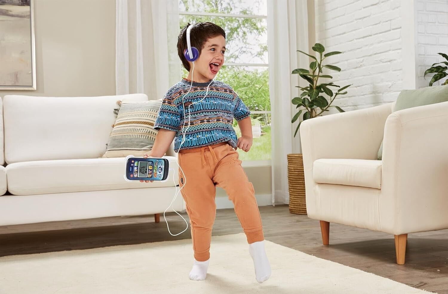 VTech Super Songs Music Player, Interactive Music Player with 10 songs, included