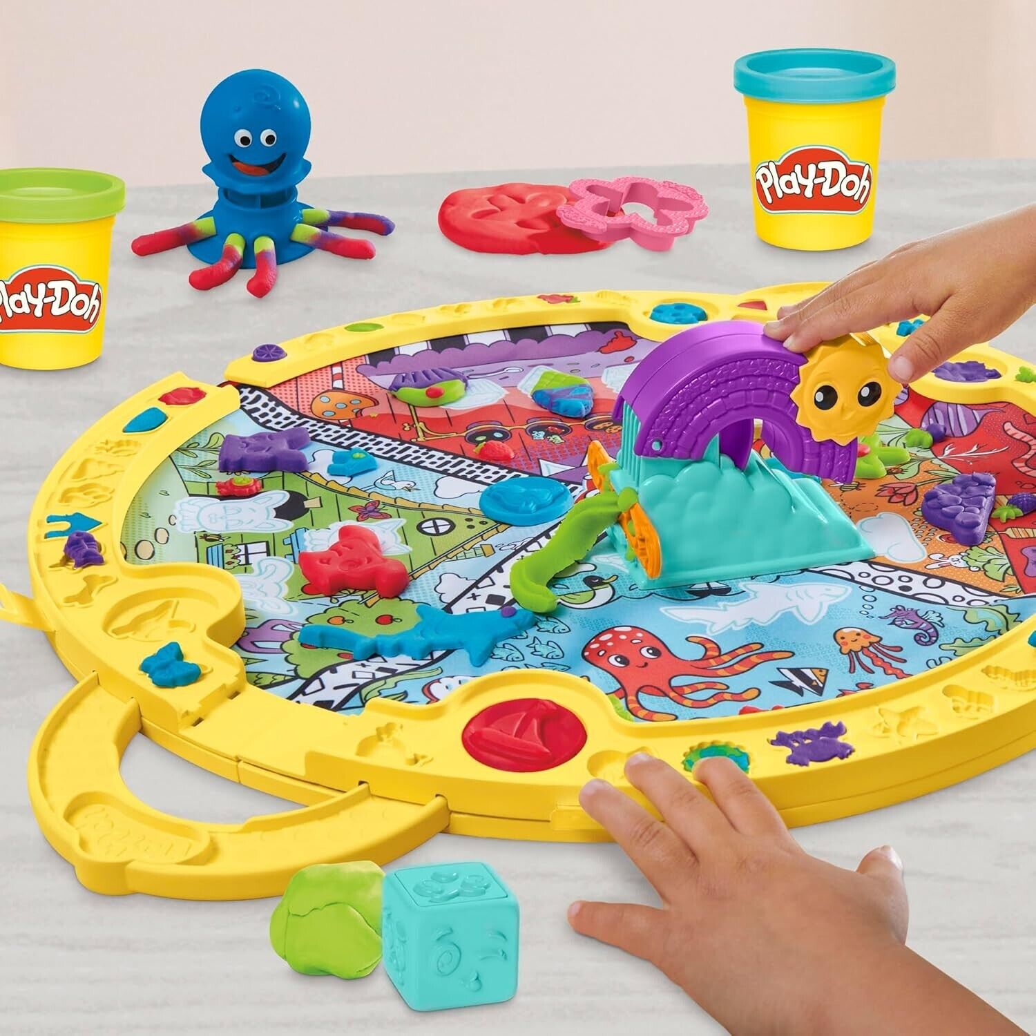 Play-Doh Fold and Go Playmat Starter Playse