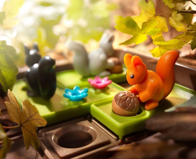 Smart Games - Squirrels Go Nuts, Puzzle Game with 60 Challenges, 6+ Years