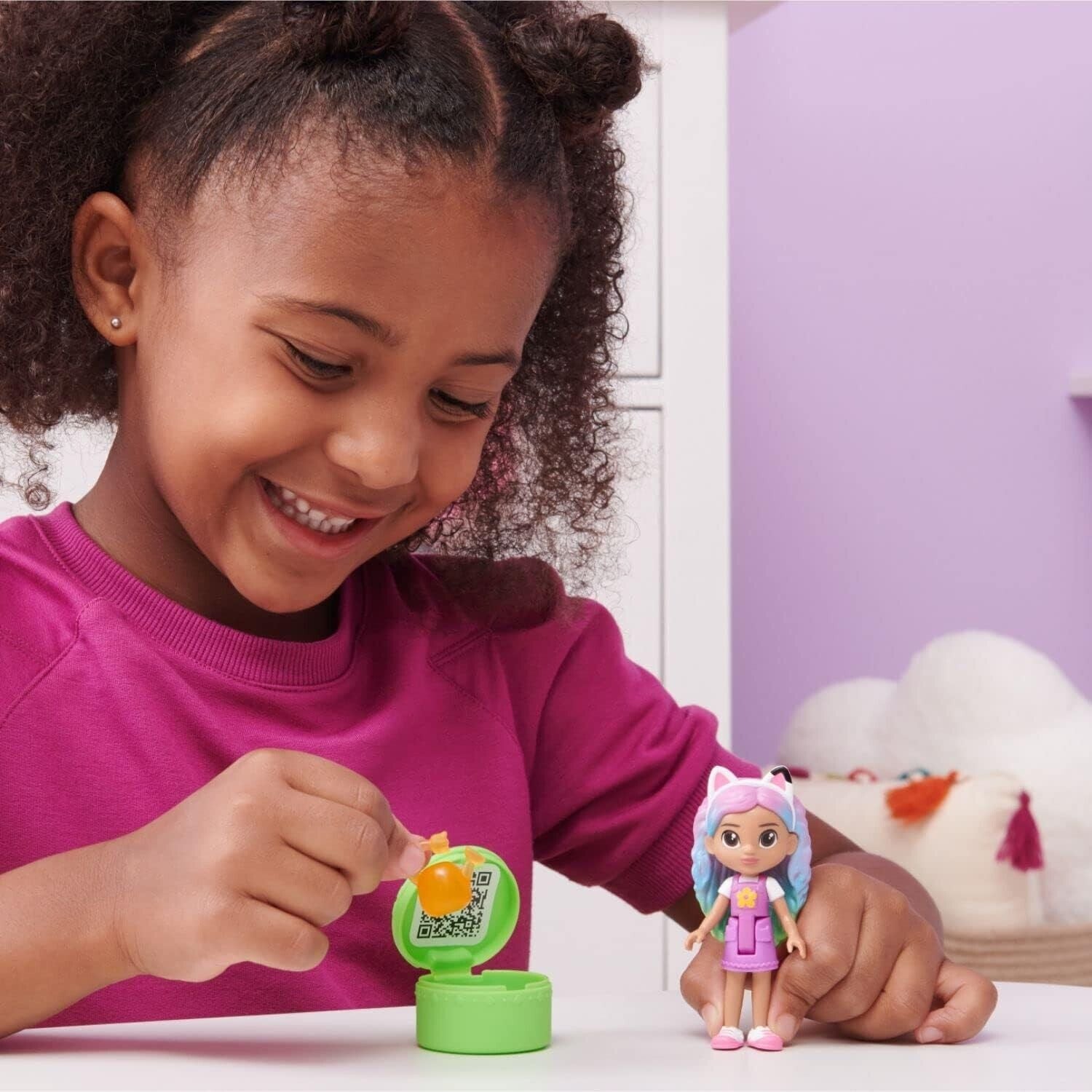 Gabby's Dollhouse 6065350 Friends Set with Rainbow Gabby Doll, Figures