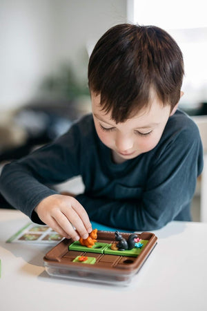 Smart Games - Squirrels Go Nuts, Puzzle Game with 60 Challenges, 6+ Years