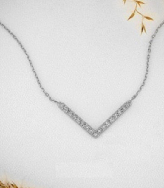 18kt White Plate V Shape Stones Pendant