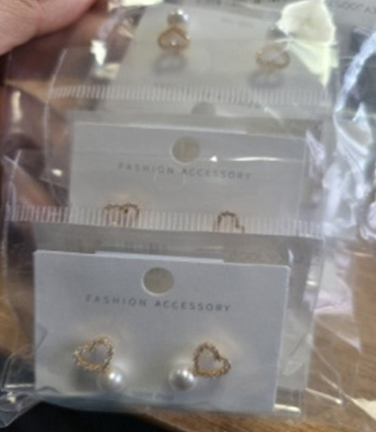 18kt Gold Plate S Heart PearlStone Stud Earring