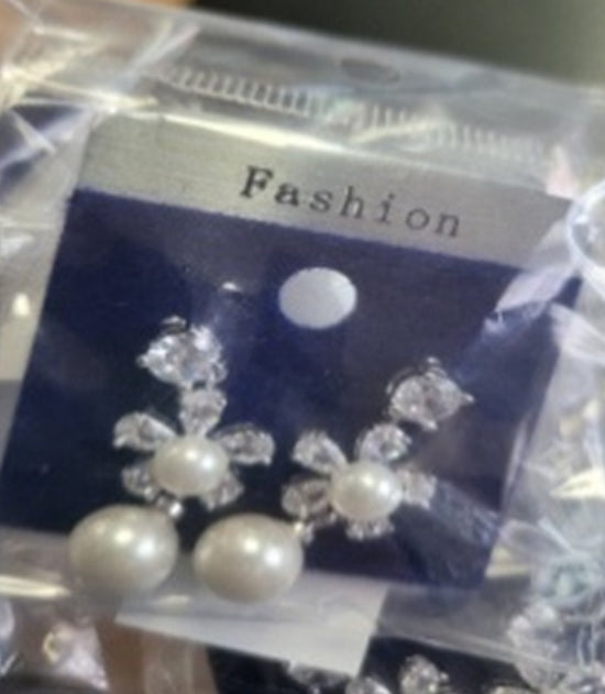 White Cubic Stones Daisy Pearl Drop Earring