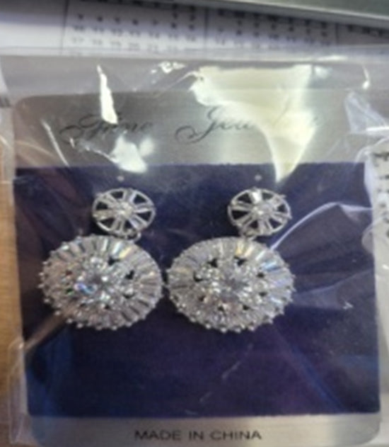 White 18kt S Plate Cubic M Baguette Circle Earring