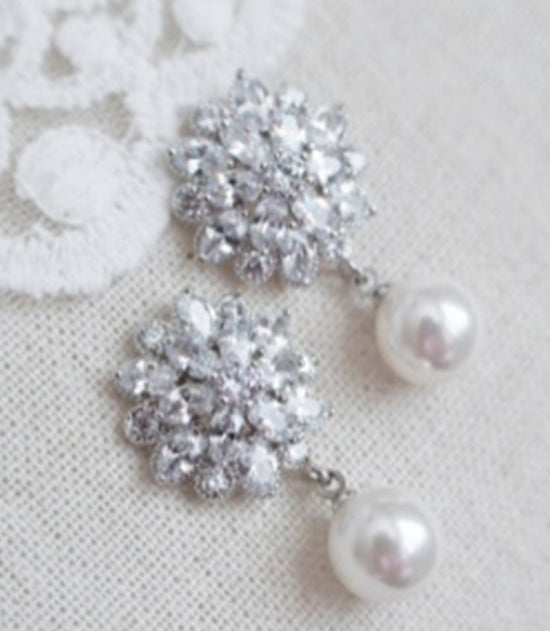 White 18kt S Plate Cubic Dasiy  Flowpearl drop Earring